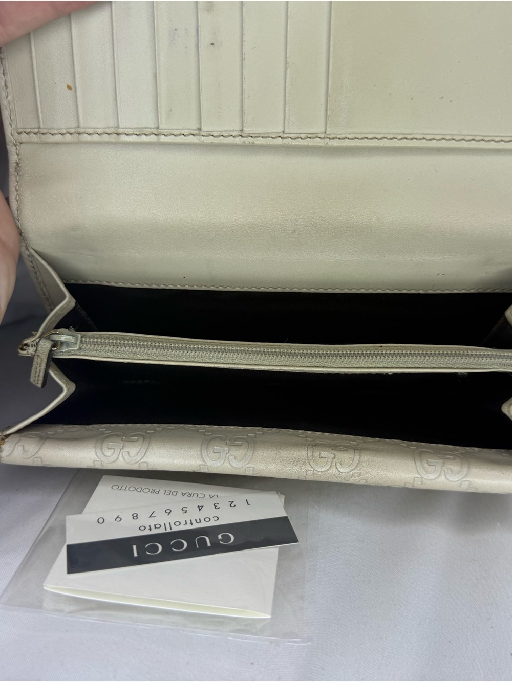 Gucci Beige Signature Guccissima Wallet - Picture 3 of 5